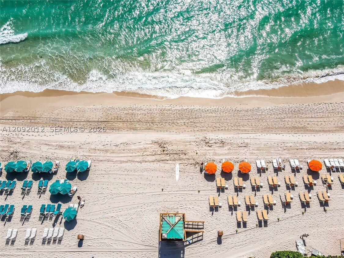 Foto del edificio - 16275 Collins Ave