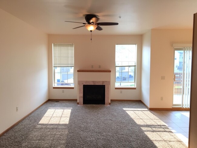 Building Photo - 833 Peace Ln
