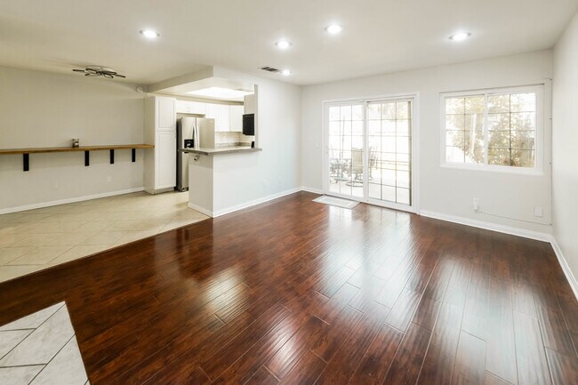 Foto del edificio - 1465 E Lexington Ave