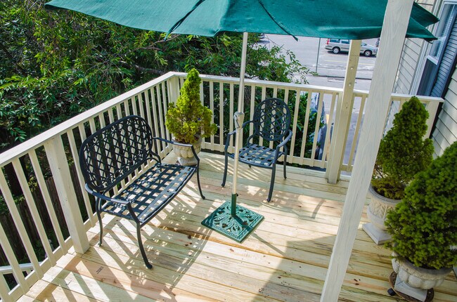 Cubierta - 142 Neal St