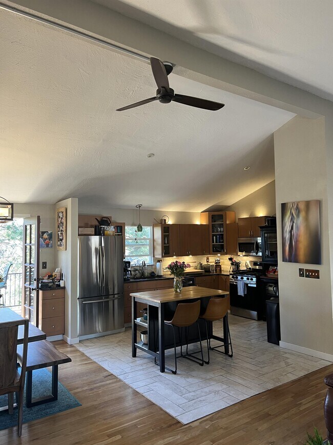 Building Photo - 3282 Squaw Valley Dr