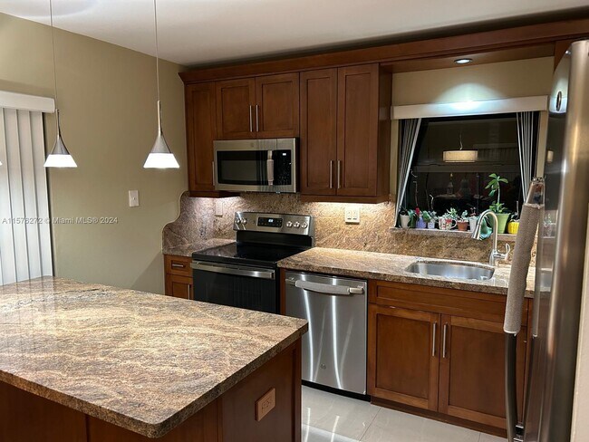 Building Photo - 7112 SW 127th Pl