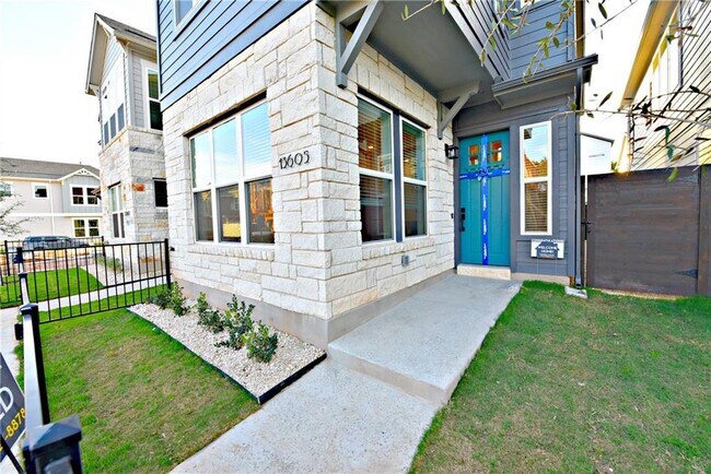 Foto del edificio - 13605 Defiance Pass