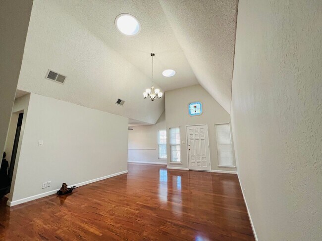 Foto del edificio - 2 bedroom/2 bath townhome in the heart of ...