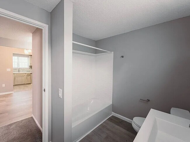 Building Photo - Bayshore Apartments