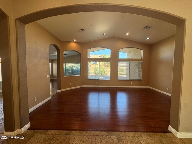 Foto del edificio - 2246 W Roy Rogers Rd