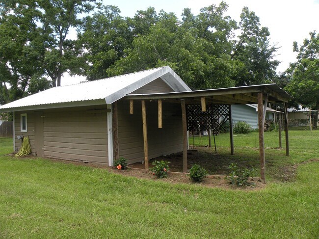 Building Photo - 319 N Hunt St