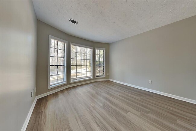 Building Photo - 3208 Aspen Cir SW