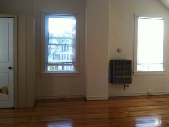 Building Photo - 1711 W Woodstock Rd