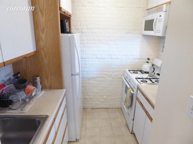 Building Photo - 634 Bergen St
