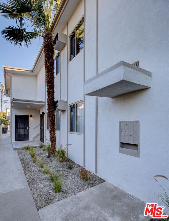 Building Photo - 2230 Redondo Blvd
