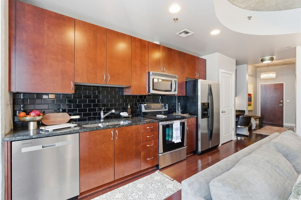 AVAILABLE NOW. 9th Floor of Encore Bldg Downtown Nashville. One Bed One Bath. Resort style amenit... - AVAILABLE NOW. 9th Floor of Encore Bldg Downtown Nashville. One Bed One Bath. Resort style amenit...