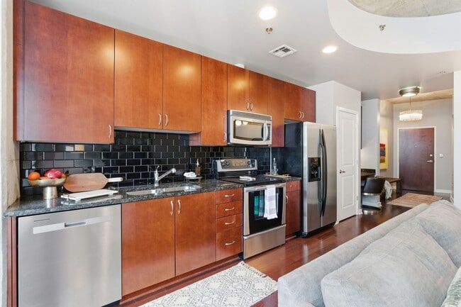 AVAILABLE NOW. 9th Floor of Encore Bldg Downtown Nashville. One Bed One Bath. Resort style amenit... - AVAILABLE NOW. 9th Floor of Encore Bldg Downtown Nashville. One Bed One Bath. Resort style amenit... Apartment