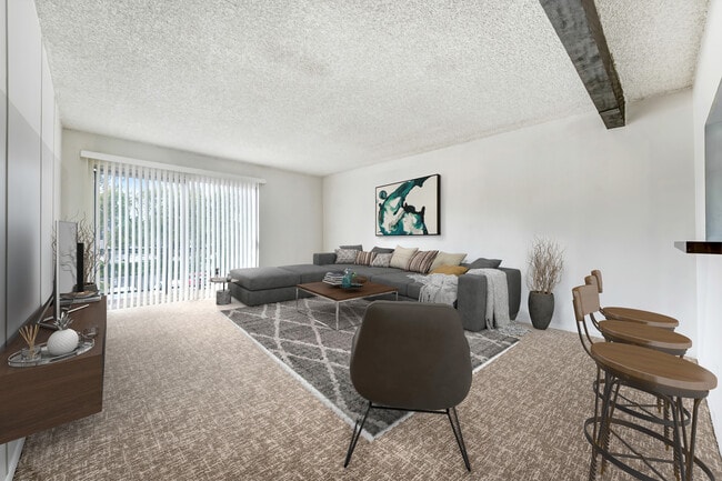 Foto del edificio - 5460 White Oak Ave