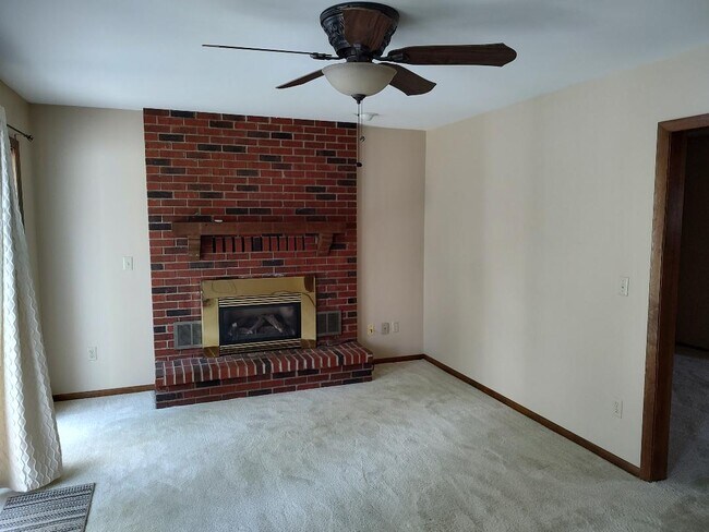 Sala de estar - 247 Otterbein Dr