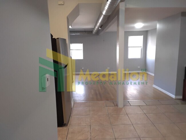 Foto del edificio - Updated 2-Bedroom Loft-Style Unit in Wicker Park