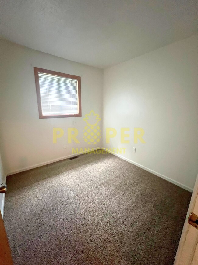 Building Photo - 3 bedrooms 1 bathrooms house for rent