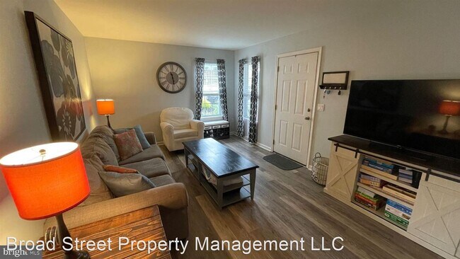 Building Photo - 3 br, 2.5 bath House - 2017 Greystone Drive