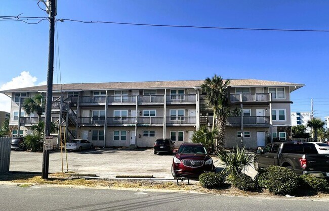 Foto del edificio - 304 Barracuda Ave