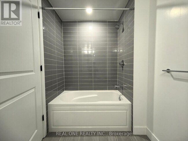 Photo du bâtiment - 2333 Khalsa Gate