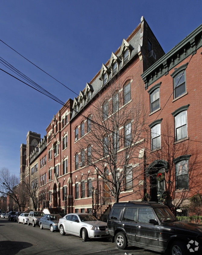 Building Photo - 250 1st St