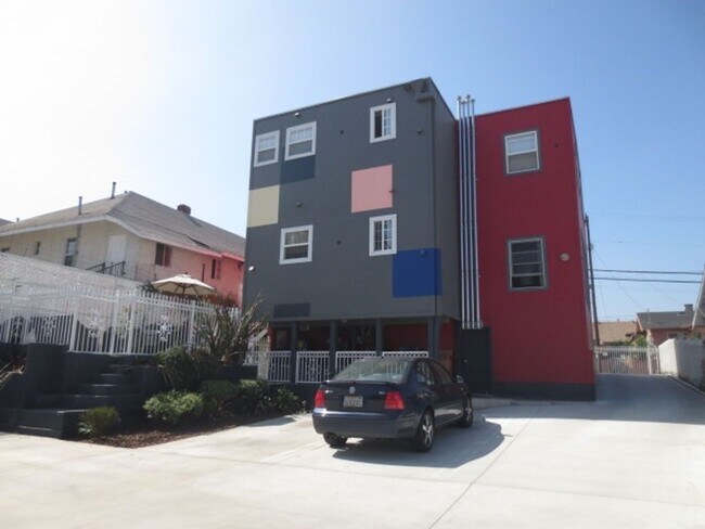 Building Photo - 141 W Ave 31