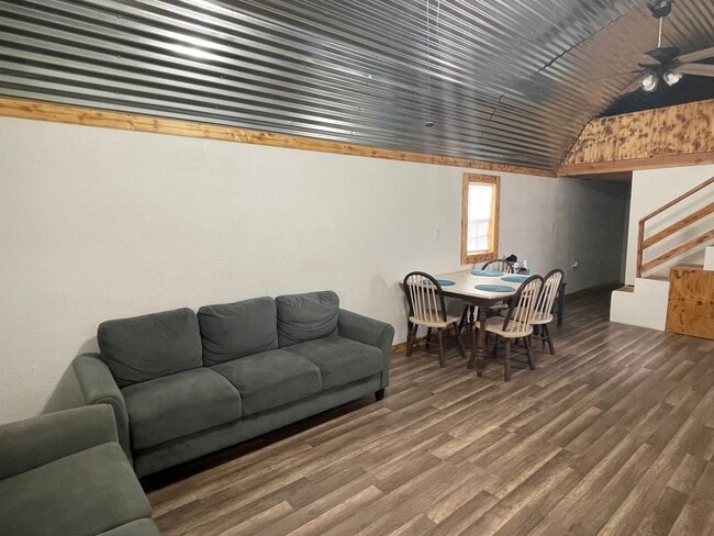 Foto del edificio - Cozy Fully Furnished 1-Bed 1-Bath Tiny Hom...