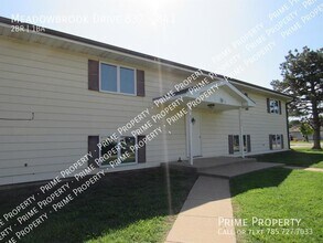 Building Photo - 837 Meadowbrook Rd