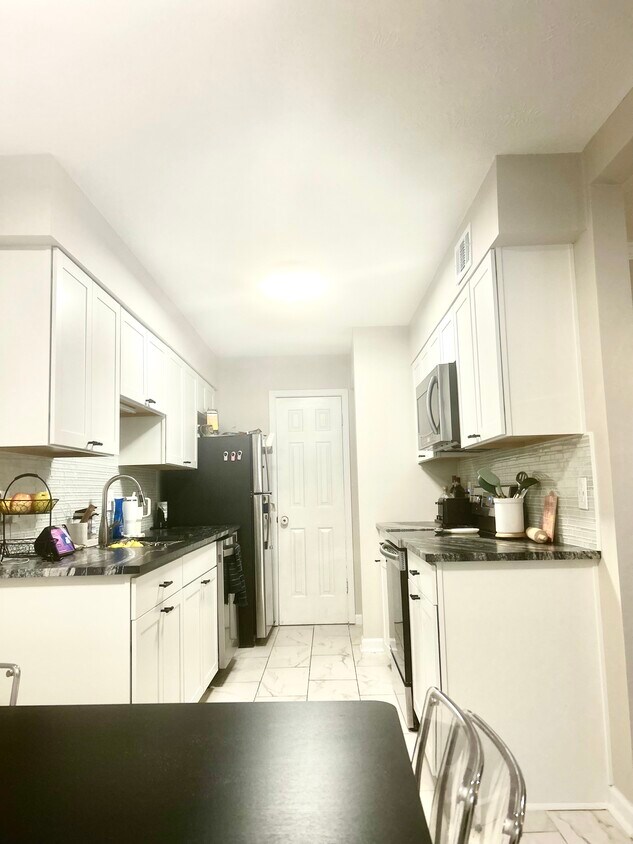 Foto del edificio - 5004 Meadow Ln