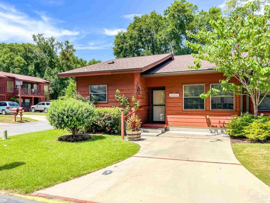 Primary Photo - 3300 N Sugartree St