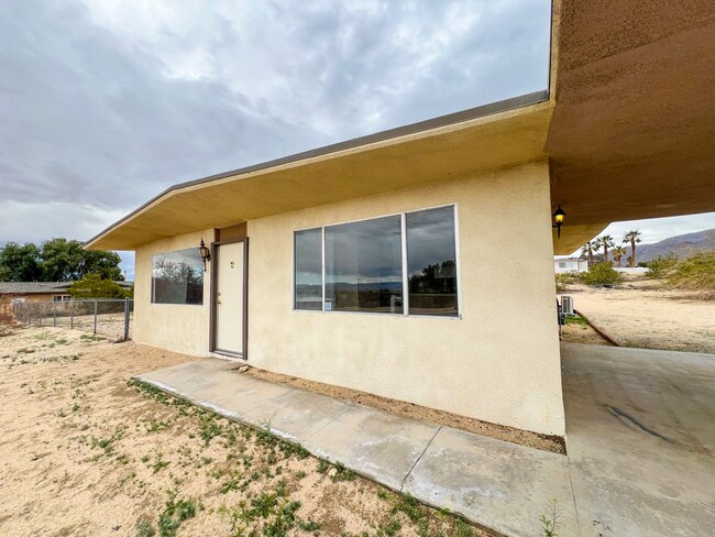 Building Photo - A Newly Remodeled 3 Bedroom Home with Gorg...