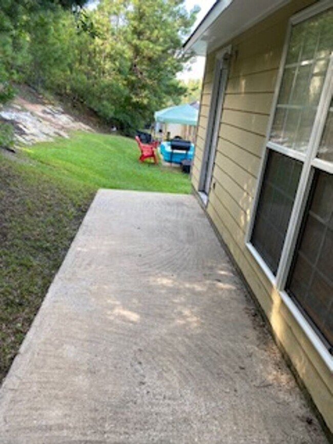 Building Photo - 714 Pinehill Court