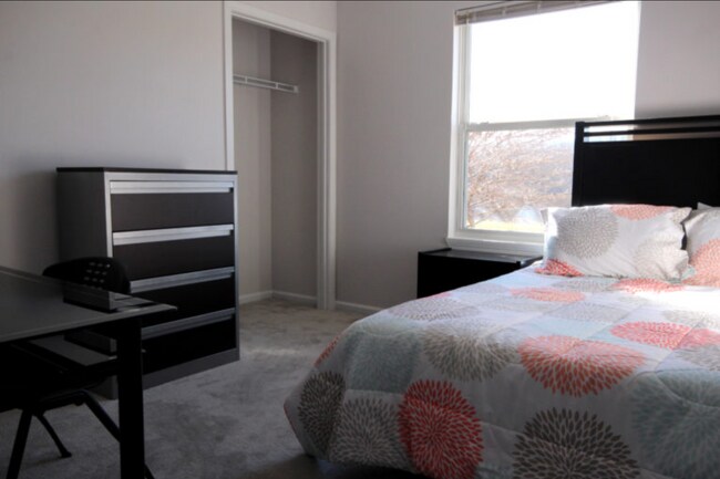 Building Photo - 333 Campus View Dr