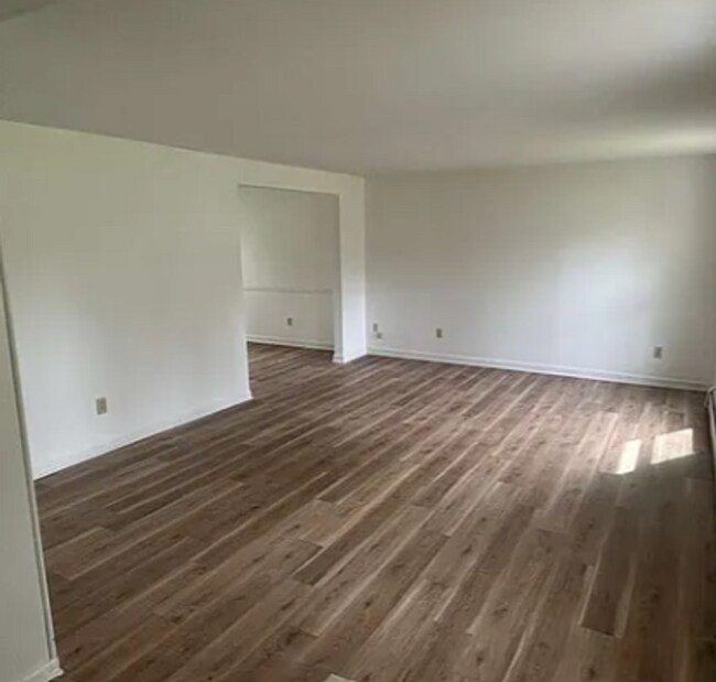 Foto del edificio - Four Bedroom Available for Immediate Move in!!