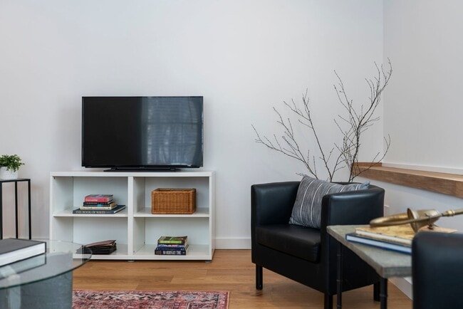 Building Photo - 179 Butternut St