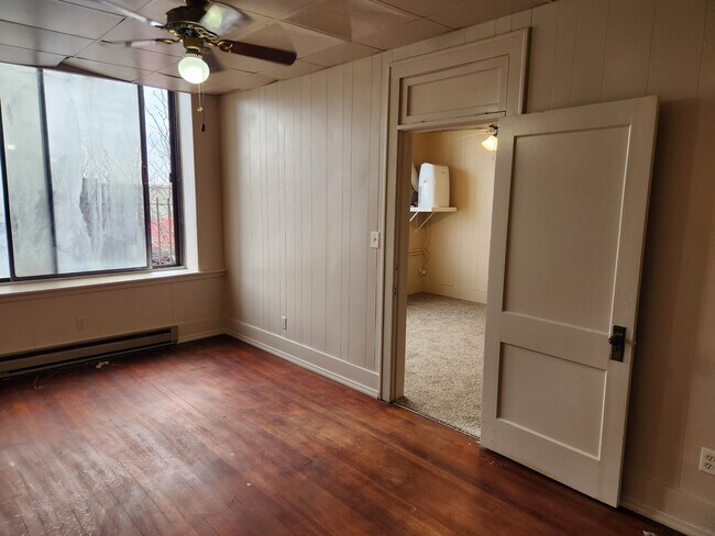 Foto del edificio - 321 N Main St