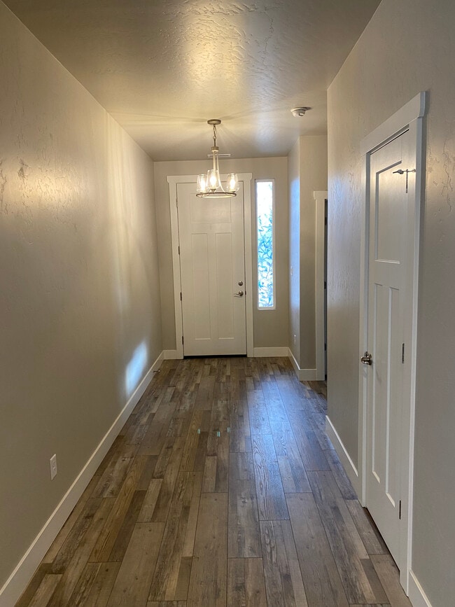 Building Photo - 679 Colorado Ct