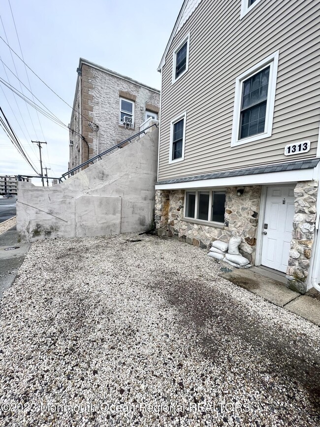 Building Photo - 1313 Ocean Terrace