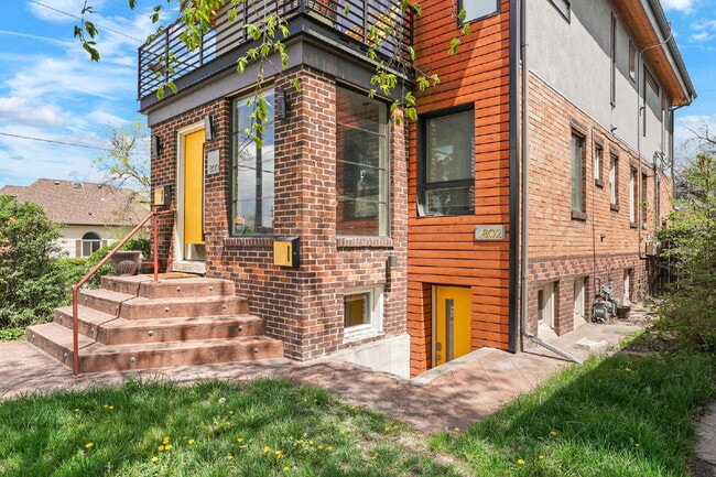 Building Photo - Charming 1-Bedroom Retreat in the Heart of...