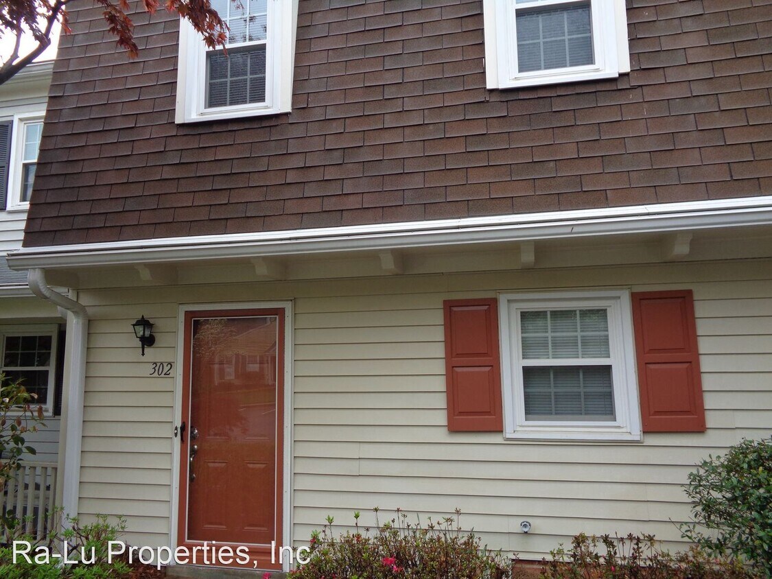 Primary Photo - 2 br, 1.5 bath House - 302 Oak Harbor Lane