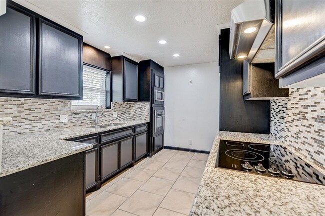 Building Photo - 5918 Darkwood Dr