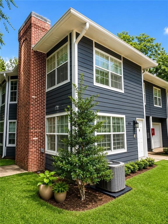 Foto del edificio - 1006 Heathmoor Ct