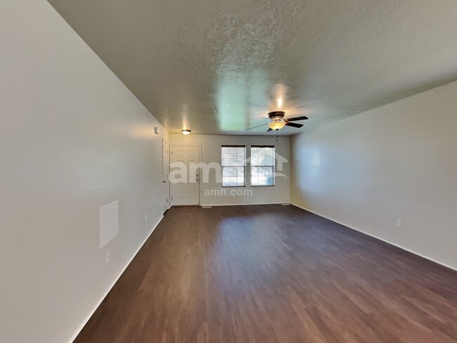 Foto del edificio - 3075 E Shaver Ct