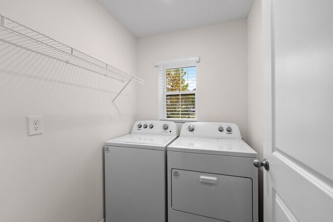 Foto del edificio - 13692 Thimbleberry Dr