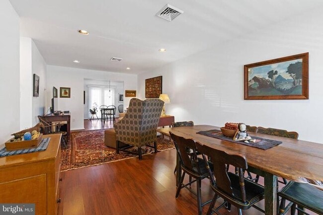 Building Photo - 12 Burr Oak Dr