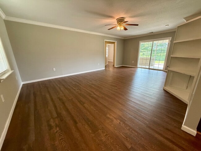 Foto del edificio - 1571 Hambrick Dr