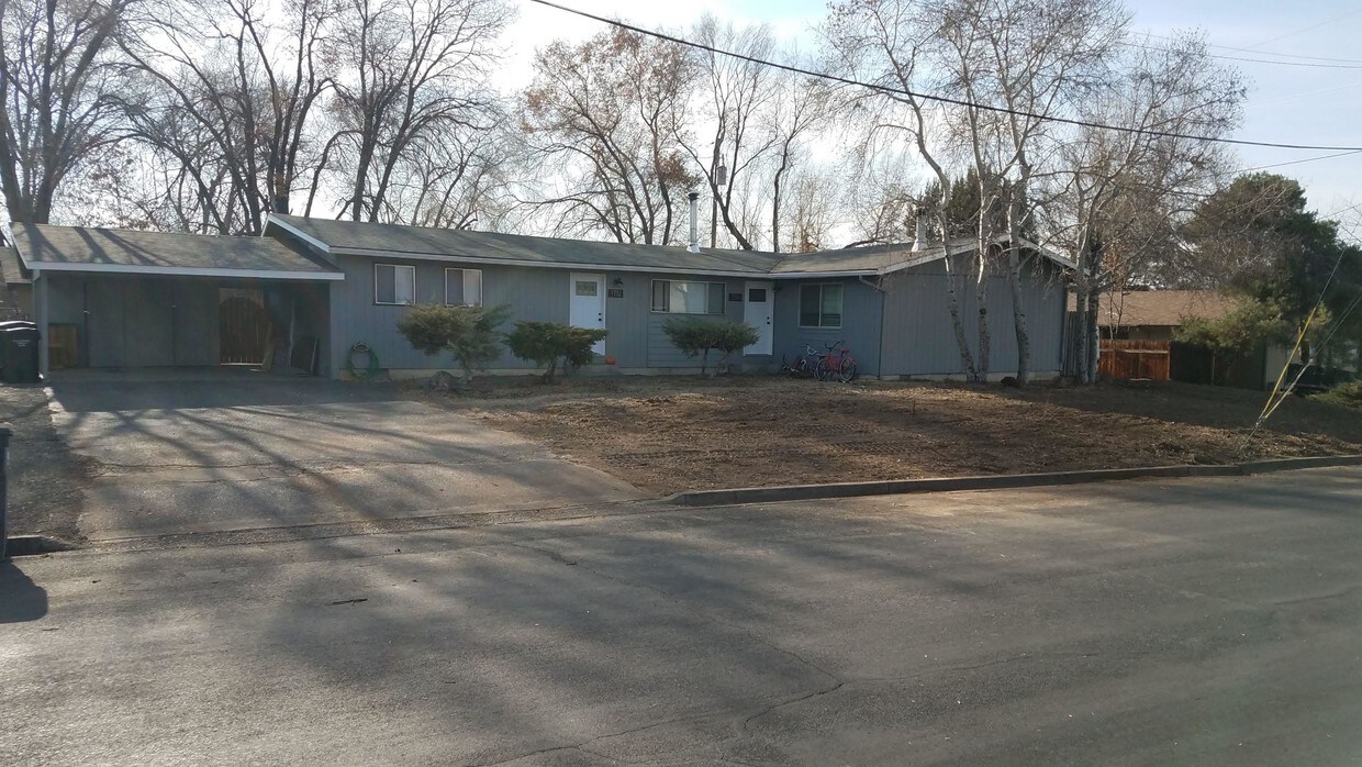 Primary Photo - 1716 SW Lava Ave