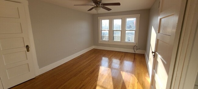 Building Photo - 1 Bedroom 3rd Floor Attic Apartment in Old...
