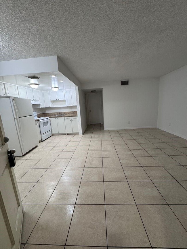 Foto del edificio - 6001 NW 7th St