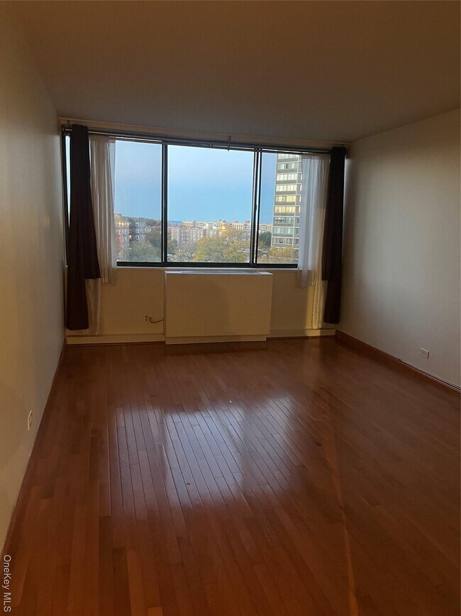 Foto del edificio - One Bay Club Dr